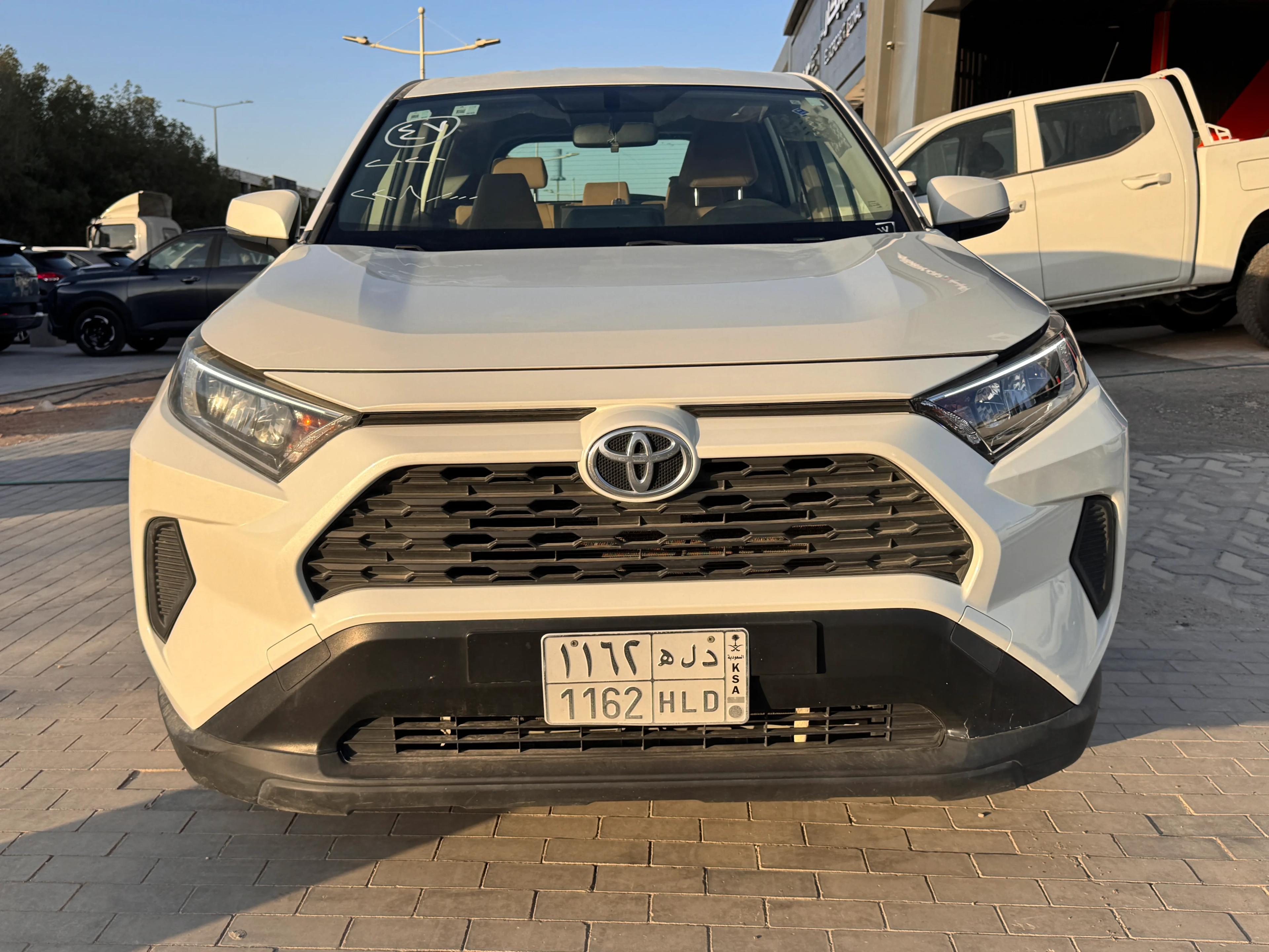 تويوتا راف فور 2.0 LE 4WD CVT AUTO 2020 logo