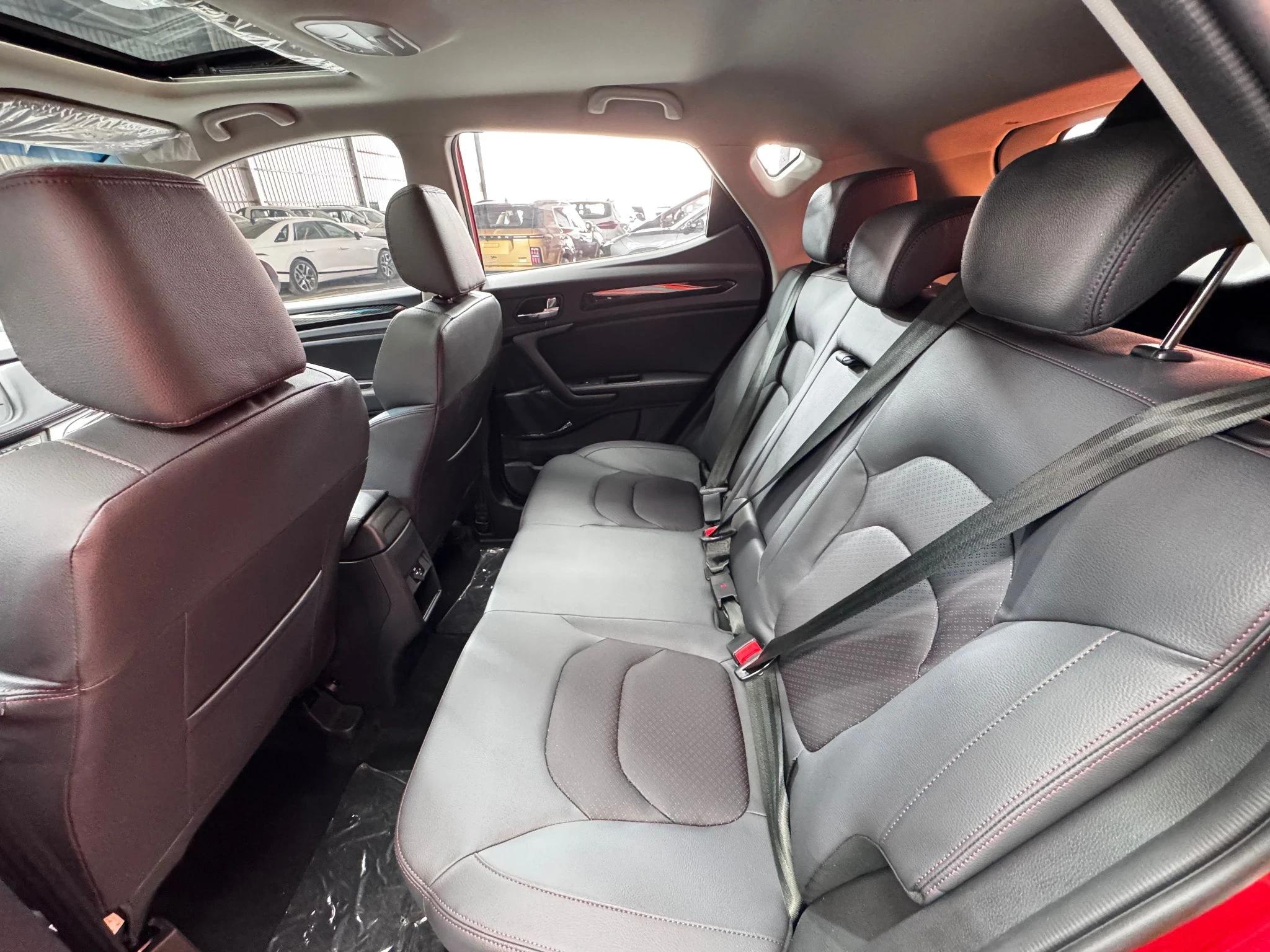 interior frontLeft